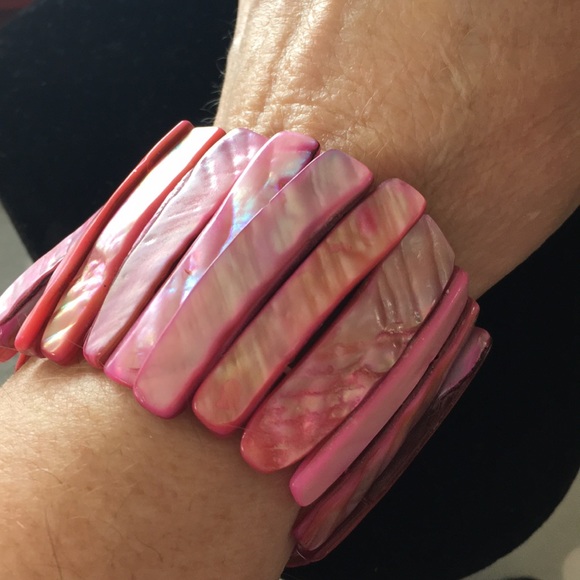 Pink Seashell Bracelet - Picture 2 of 2